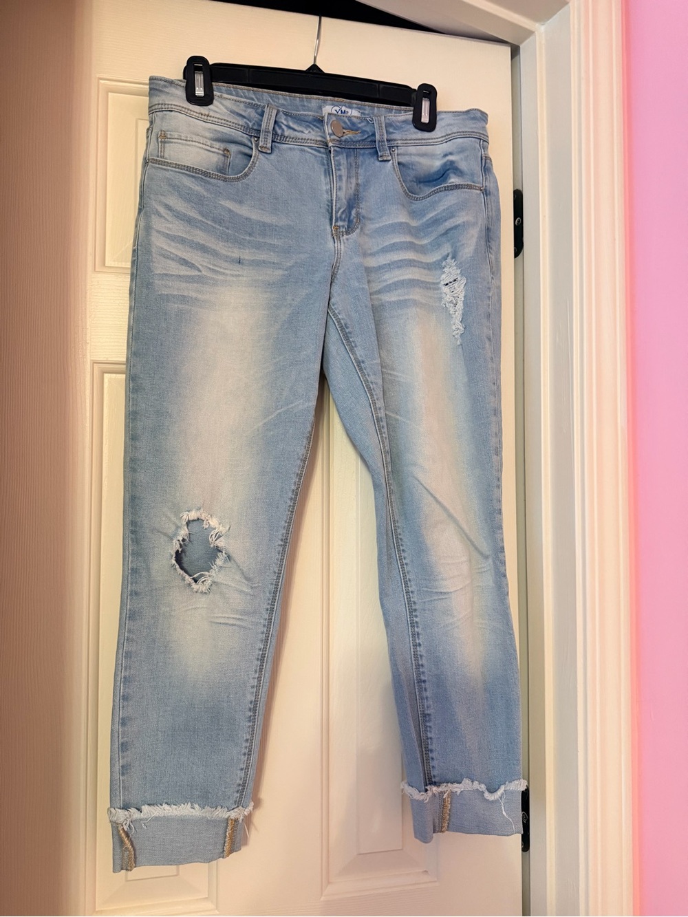 Juniors Light Wash Distressed Cropped / Anklet Women's Jeans